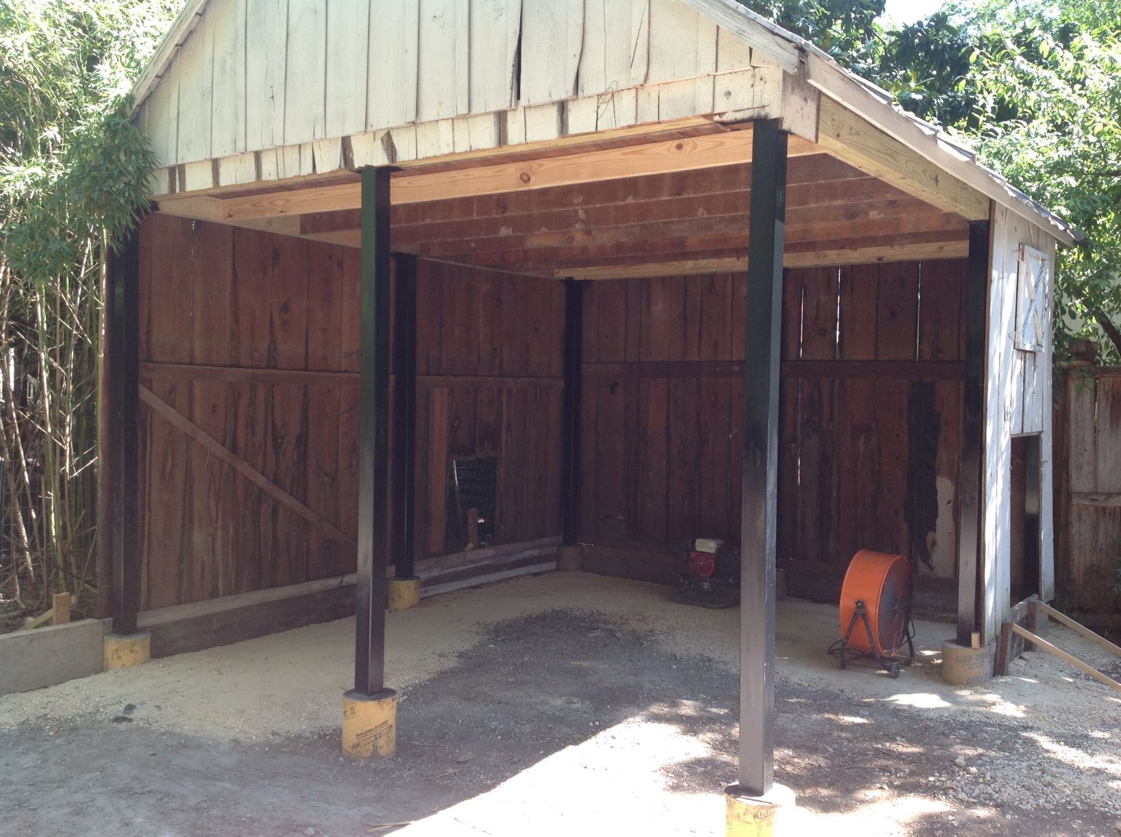 Carriage house metal support post