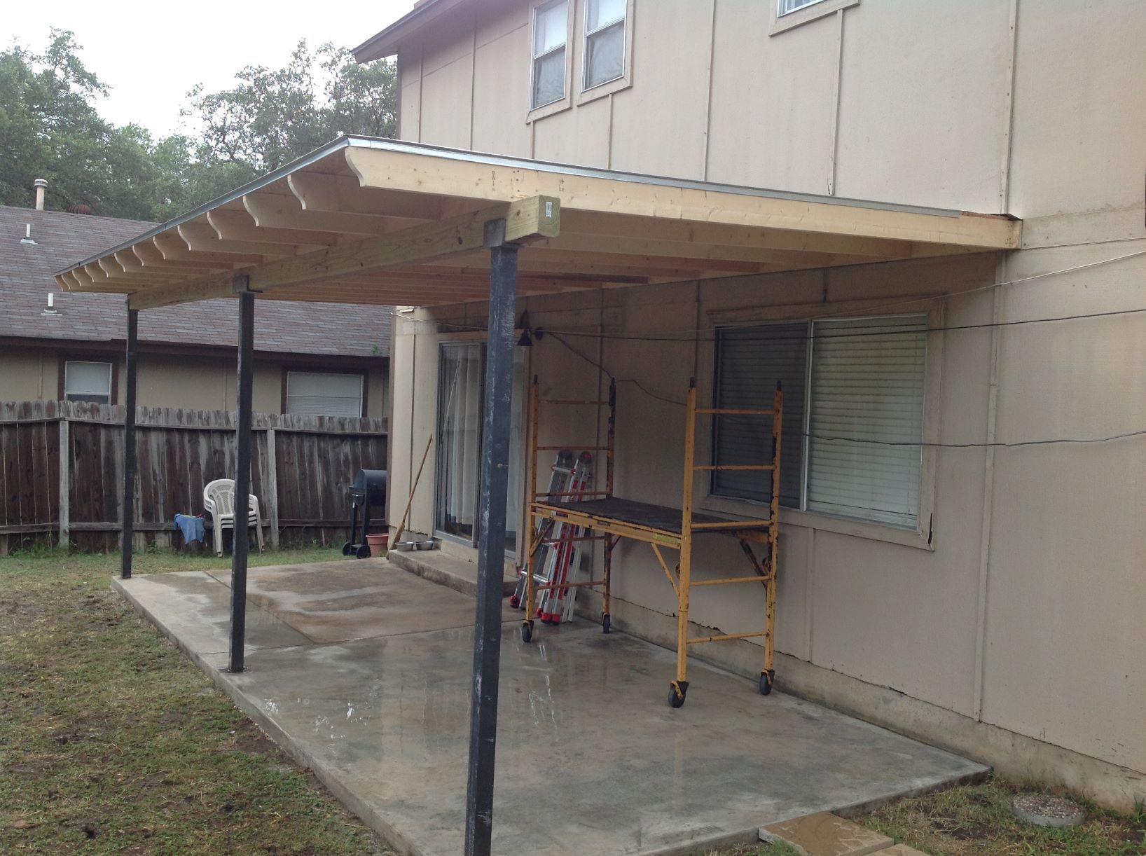 Metal patio support post