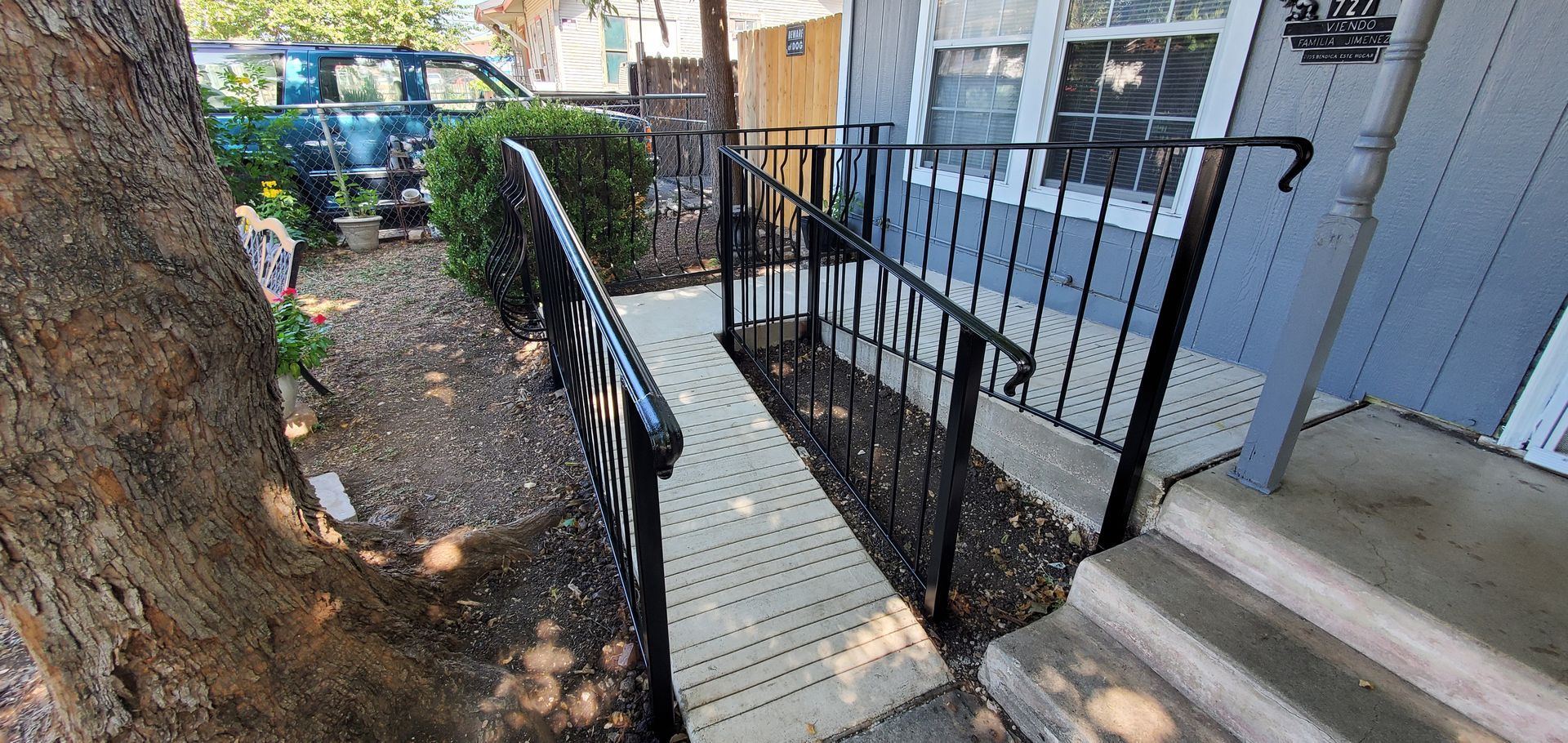 Metal ramp railing